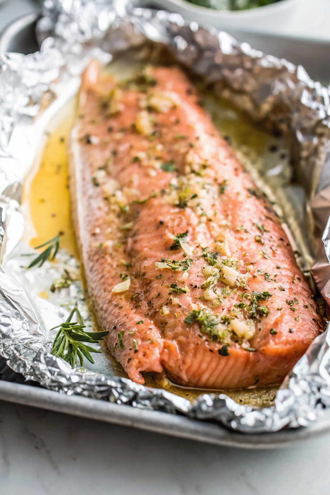 Garlic Butter Baked Salmon in Foil – Easy 20-Minute Recipe